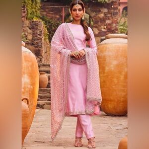LASHKARAA Embroidered Straight Suit *NWT*